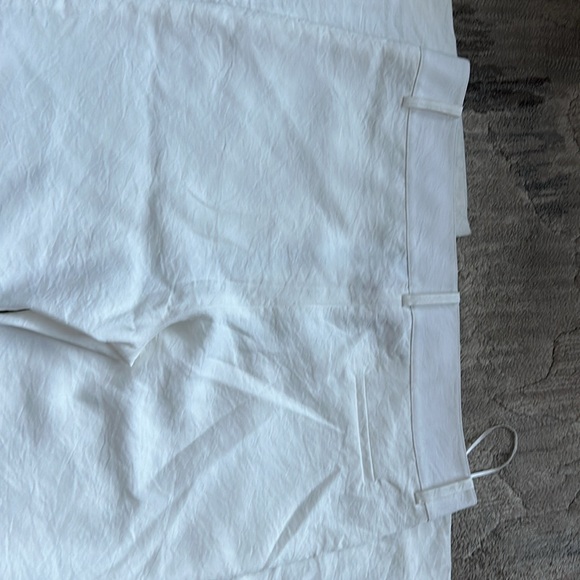 Simon Chang white straight leg pants, size 6. - Picture 4 of 4